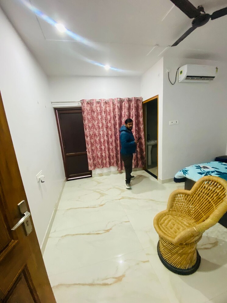 Room, vineet khand Pg For Girls In Vineet Khand 9716189