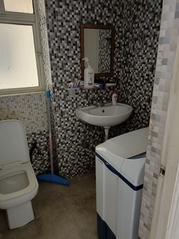 Bathroom, maxblis-grand-wellington 1 Bedroom 615 Sq.Ft. Apartment In Sector 75 Noida 9718440