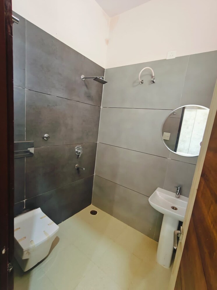 Attached Bathroom, patiala road 1 Bedroom 900 Sq.Ft. Apartment In Patiala Road Zirakpur 9718478