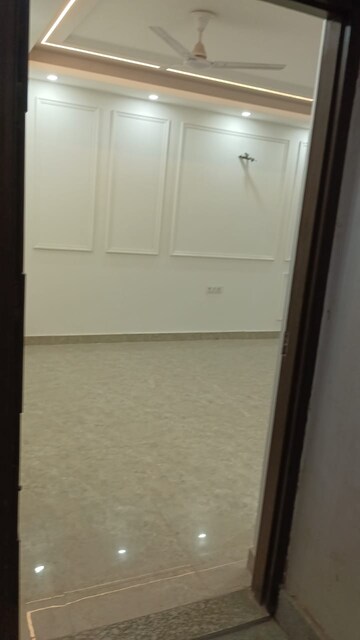 Room in 3 BHK Builder Floor at Maidan Garhi – for Sale