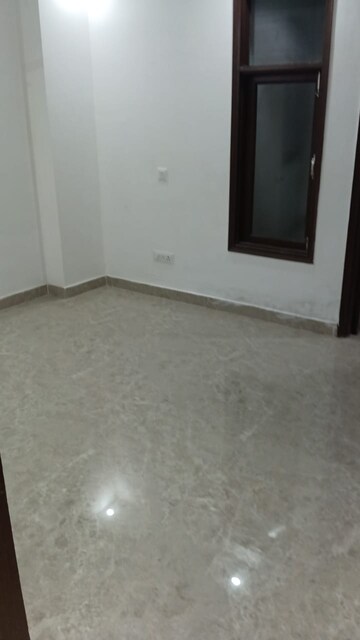 Room in 3 BHK Builder Floor at Maidan Garhi – for Sale
