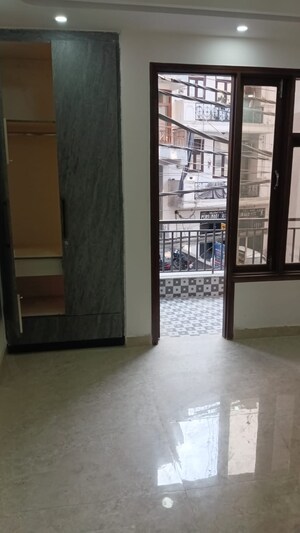 Room in 3 BHK Builder Floor at Maidan Garhi – for Sale