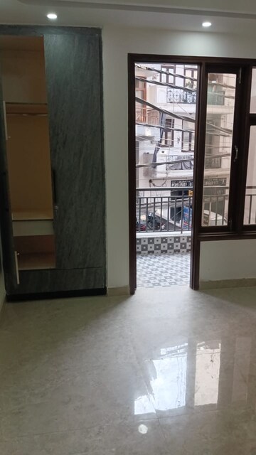 Room in 3 BHK Builder Floor at Maidan Garhi – for Sale