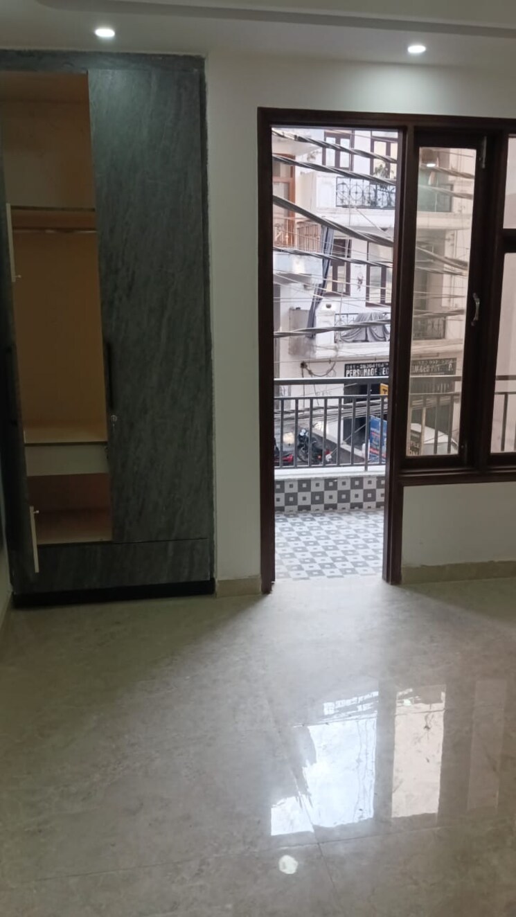 Room, maidan garhi 3 Bedroom 1100 Sq.Ft. Builder Floor In Maidan Garhi Delhi 9718540