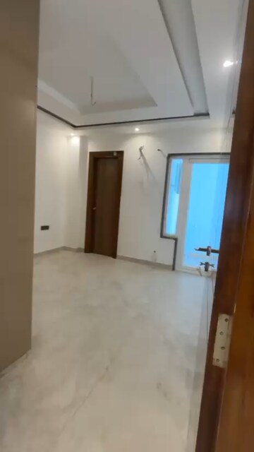 Room in 3 BHK Builder Floor at Godrej Retreat, Sector 83 – for Sale