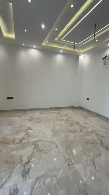 Room in 3 BHK Builder Floor at Godrej Retreat, Sector 83 – for Sale