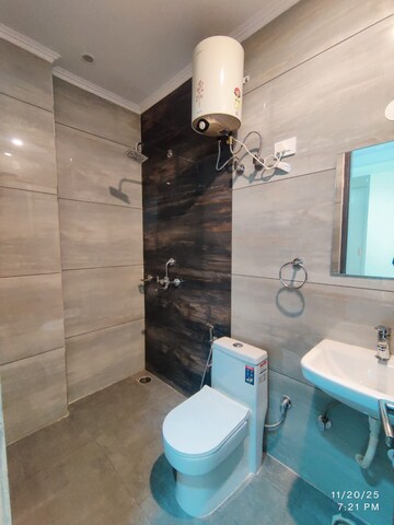 Bathroom in 1 BHK Builder Floor at Sector 31 – for Rent