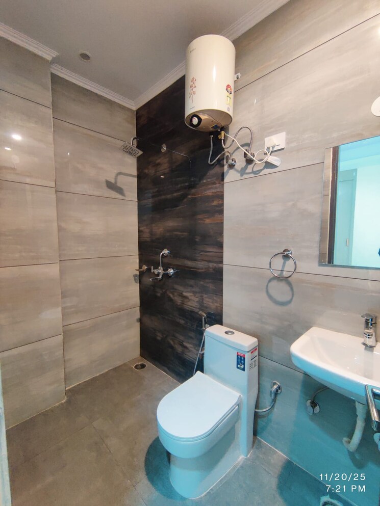 Bathroom, sector 31 1 Bedroom 750 Sq.Ft. Builder Floor In Sector 31 Gurgaon 9718638