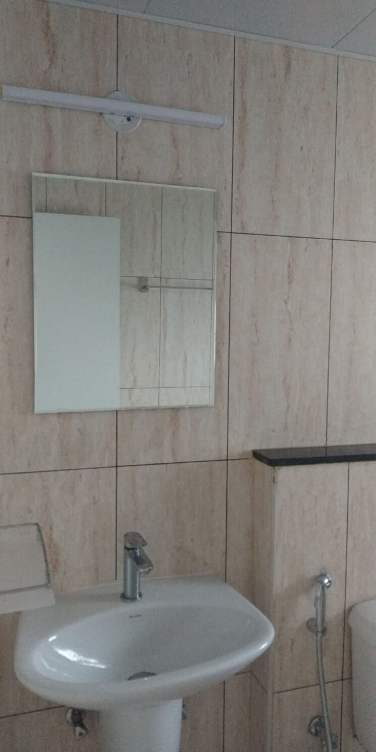 Bathroom, prestige-lakeside-habitat 3 Bedroom 1655 Sq.Ft. Apartment In Varthur Bangalore 9718735