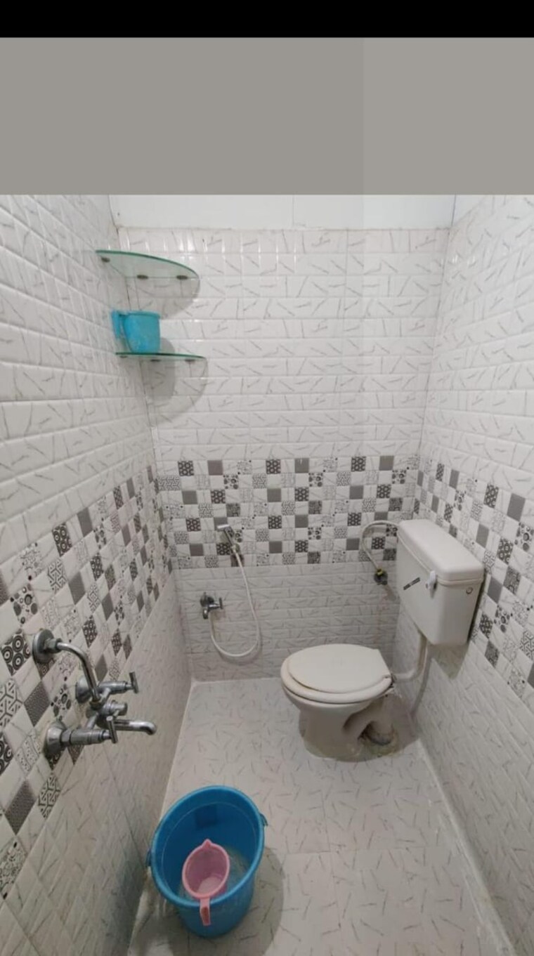 Bathroom, viraj khand Pg For Boys & Girls In Viraj Khand 9718758