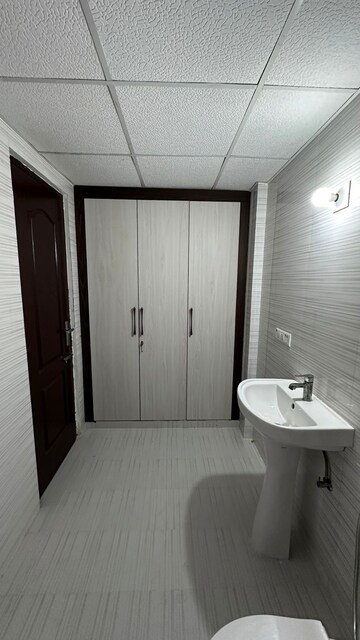 Bathroom in 2 BHK Apartment at Omaxe R2, Gomti Nagar – for Rent