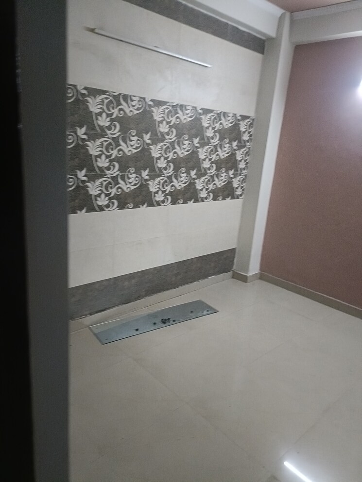 Room, lajpat nagar 4 Bedroom 194 Sq.Yd. Independent House In Lajpat Nagar Ghaziabad 9718926