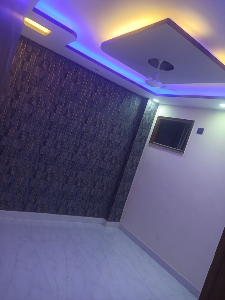 Room, tughlakabad extension 3 Bedroom 900 Sq.Ft. Builder Floor In Tughlakabad Extension Delhi 9718931