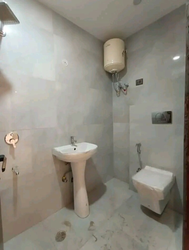 Bathroom, chattarpur 3 Bedroom 1250 Sq.Ft. Builder Floor In Chattarpur Delhi 9718938