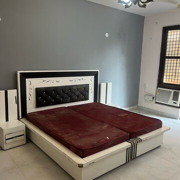 Bedroom in 4 BHK Villa at Opulence Villas, Sector 51 – for Rent