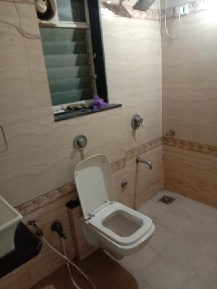 Bathroom, k-raheja-palm-spring 3 Bedroom 1300 Sq.Ft. Apartment In Malad West Mumbai 9718972
