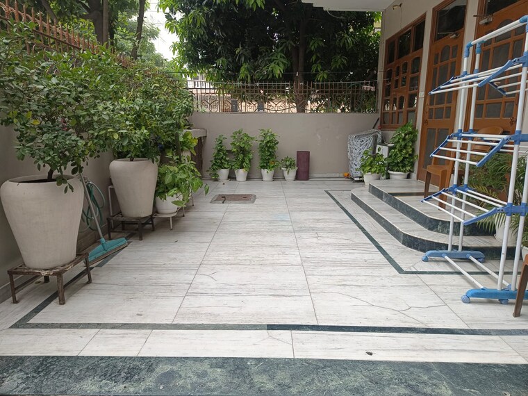 Balcony, sector 31 2 Bedroom 1469 Sq.Ft. Builder Floor In Sector 31 Gurgaon 9718976