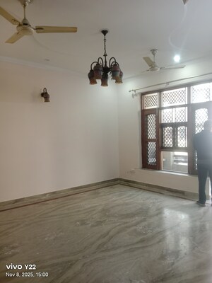 Room in 3 BHK Builder Floor at Sharma Homes 1, Sector 37 – for Rent