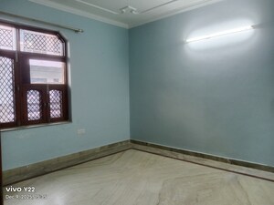 Room in 3 BHK Builder Floor at Sharma Homes 1, Sector 37 – for Rent