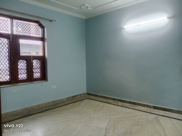 Room in 3 BHK Builder Floor at Sharma Homes 1, Sector 37 – for Rent