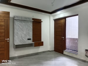 Room in 4 BHK Builder Floor at Sharma Homes 1, Sector 37 – for Rent