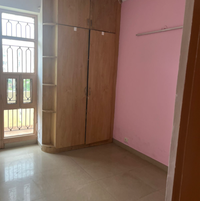 Room, abhinandan-cghs 3 Bedroom 235 Sq.Yd. Builder Floor In Sector 51 Gurgaon 9718992