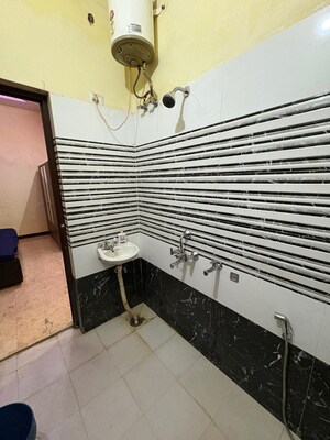 Room in  Pg at Vineet Khand – for Rent