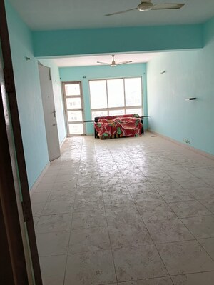 Room in 3 BHK Apartment at Sristi Plaza, Chinar Park – for Rent