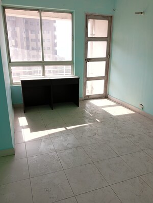 Room in 3 BHK Apartment at Sristi Plaza, Chinar Park – for Rent