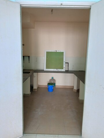 Room in 3 BHK Apartment at Sristi Plaza, Chinar Park – for Rent