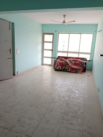 Parking in 3 BHK Apartment at Sristi Plaza, Chinar Park – for Rent