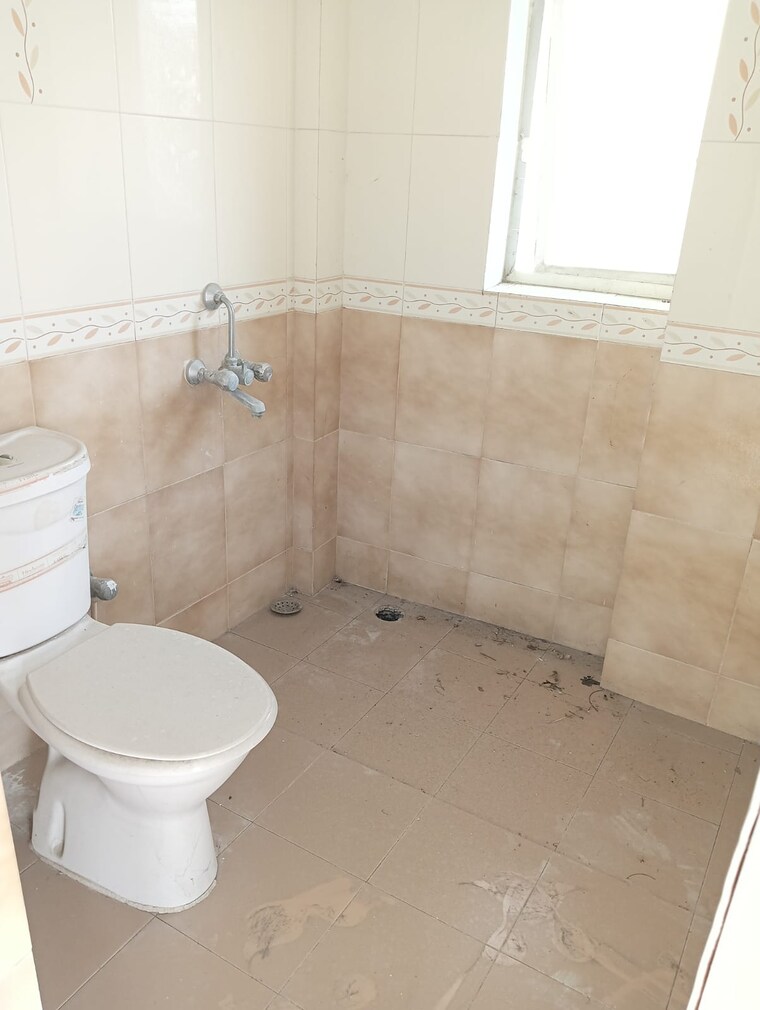 Bathroom, sristi-plaza 3 Bedroom 1260 Sq.Ft. Apartment In Chinar Park Kolkata 9719004