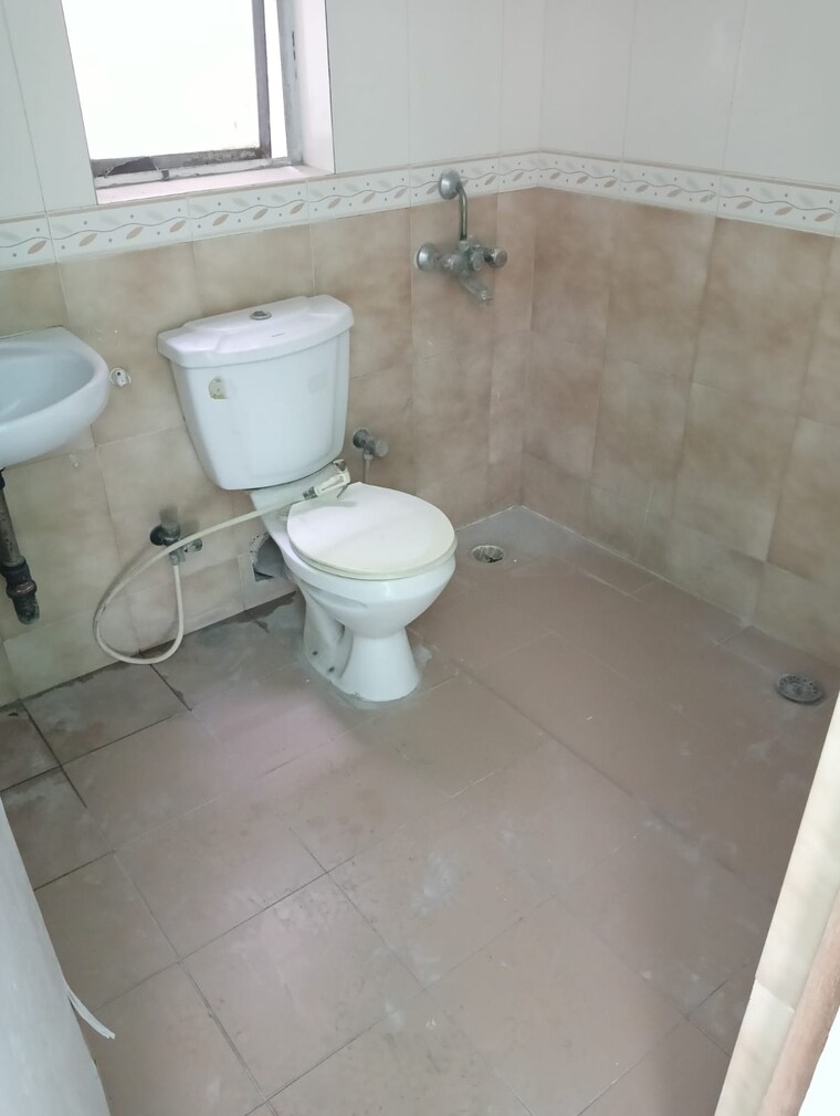 Bathroom, sristi-plaza 3 Bedroom 1260 Sq.Ft. Apartment In Chinar Park Kolkata 9719004