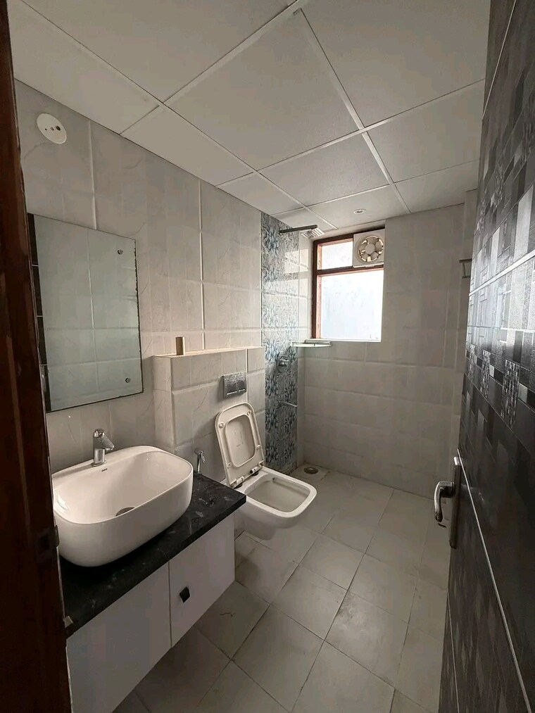 Bathroom, palm-residency-chhatarpur 4 Bedroom 1800 Sq.Ft. Apartment In Chattarpur Delhi 9719018