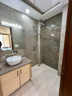 Bathroom in 2 BHK Builder Floor at Sector 30 – for Rent