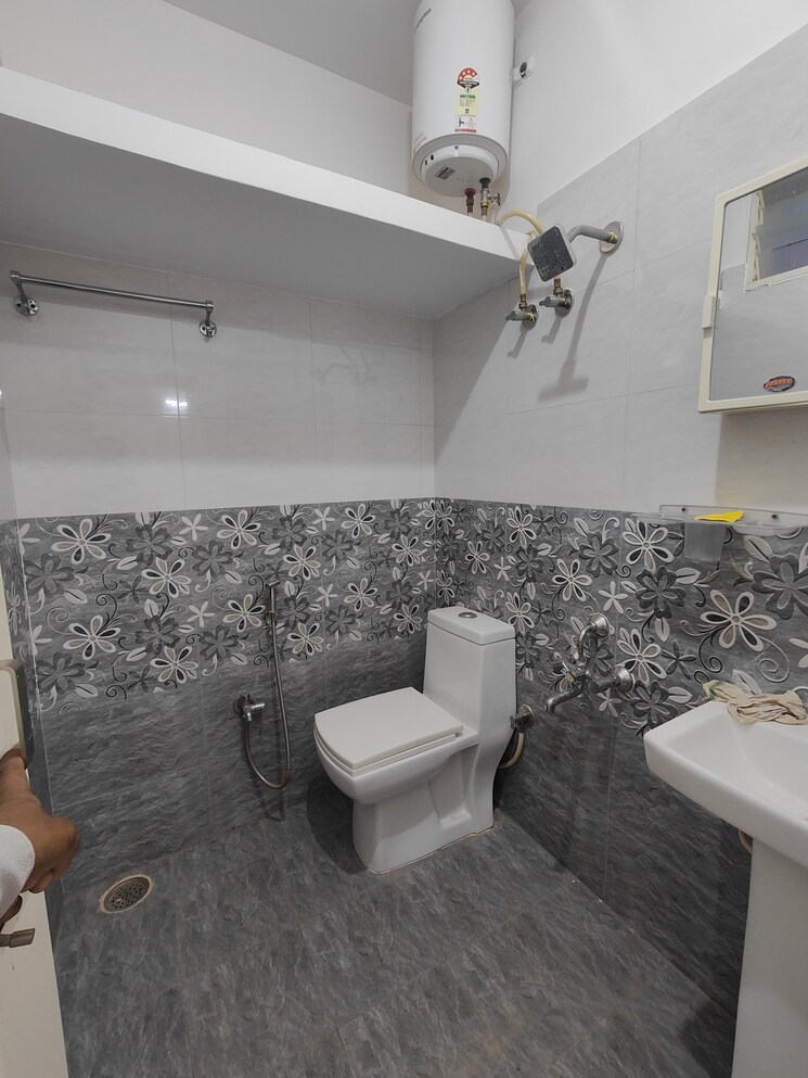 Bathroom, frazer town 2.5 Bedroom 1200 Sq.Ft. Apartment In Frazer Town Bangalore 9719029