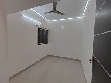 Room in 2.5 BHK Apartment at Frazer Town – for Rent