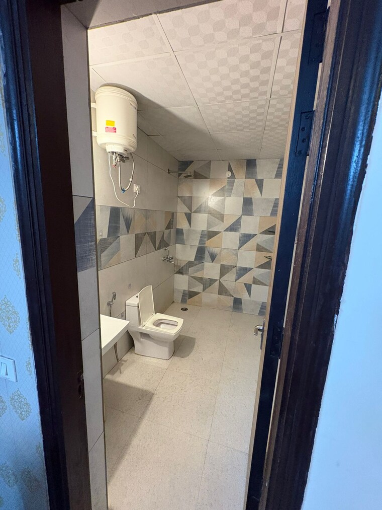 Bathroom, sector 46 1 Bedroom 751 Sq.Ft. Builder Floor In Sector 46 Gurgaon 9719039