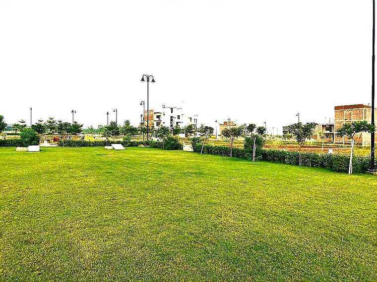 Garden, kailasha-enclave  2155 Sq.Ft. Plot In Sultanpur Road Lucknow 9719042