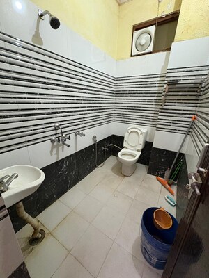 Room in  Pg at Vineet Khand – for Rent