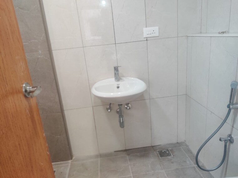 Bathroom, indis-viva-city 3 Bedroom 2000 Sq.Ft. Apartment In Kondapur Hyderabad 9719059