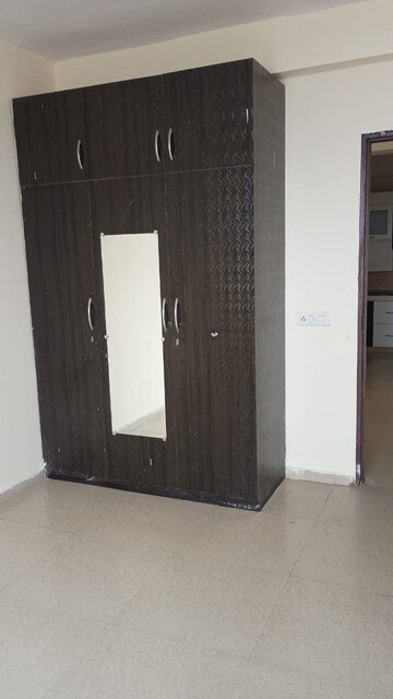 Room in 3 BHK Apartment at Omaxe Residency II, Gomti Nagar – for Rent