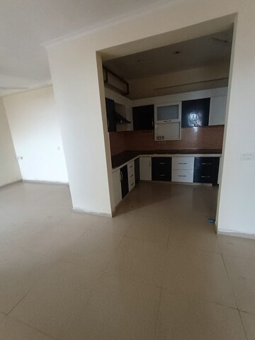 Room in 3 BHK Apartment at Omaxe Residency II, Gomti Nagar – for Rent