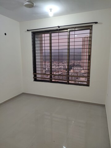 Room in 2 BHK Apartment at Kurla East – for Rent