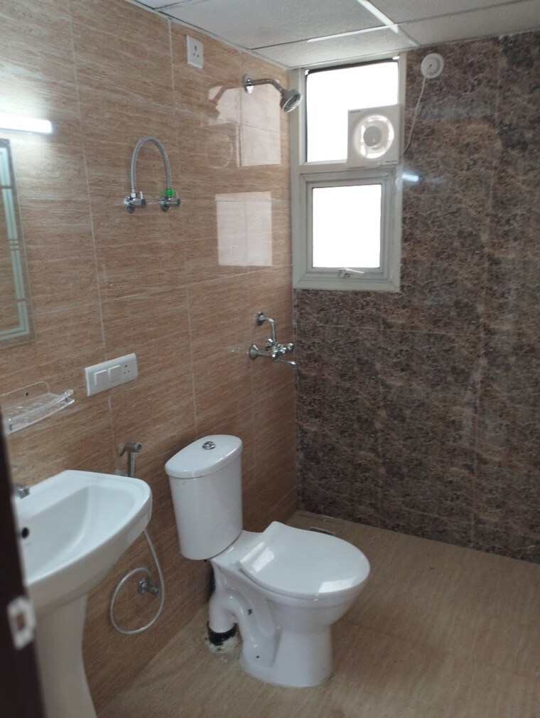 Bathroom, omaxe-residency-ii 3.5 Bedroom 1775 Sq.Ft. Apartment In Gomti Nagar Lucknow 9719127