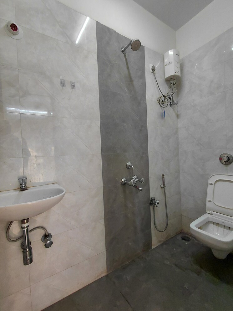 Bathroom, nadiyawala colony 2 2 Bedroom 721 Sq.Ft. Apartment In Nadiyawala Colony 2 Mumbai 9719103
