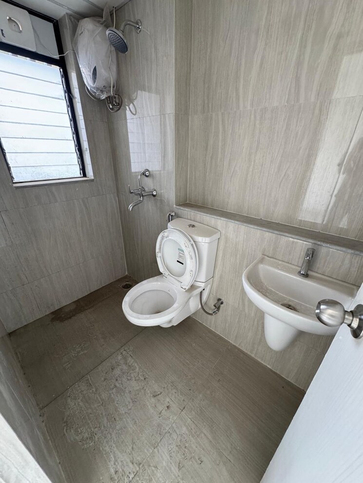 Bathroom, runwal-gardens-phase-2 2 Bedroom 654 Sq.Ft. Apartment In Dombivli East Thane 9719106