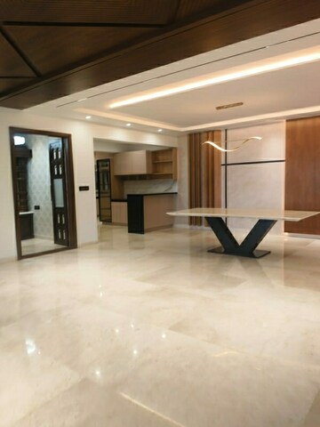 Room in 3 BHK Apartment at Lavelle Road – for Rent