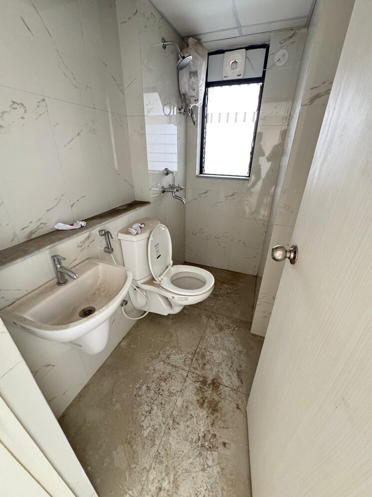 Bathroom, runwal-gardens-phase-2 2 Bedroom 654 Sq.Ft. Apartment In Dombivli East Thane 9719106