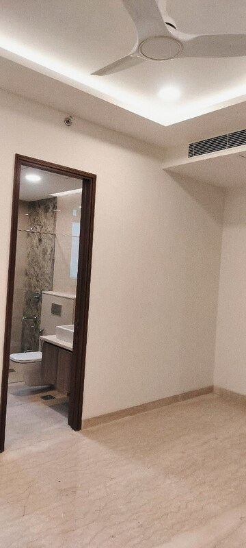 Room in 2 BHK Apartment at Ambience Creacions, Sector 22 – for Rent